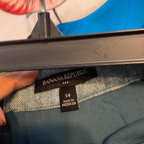 Skirt & Blazer set from Banana Republic - Picture 3 of 4